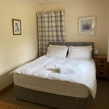 Cosy Cottage In Beautiful Royal Deeside アボイン エクステリア 写真