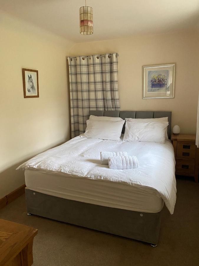Cosy Cottage In Beautiful Royal Deeside アボイン エクステリア 写真